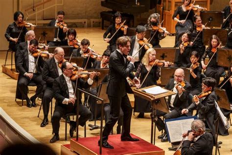 The Era of Klaus Mäkelä, Conducting Phenom, Begins in Chicago.
